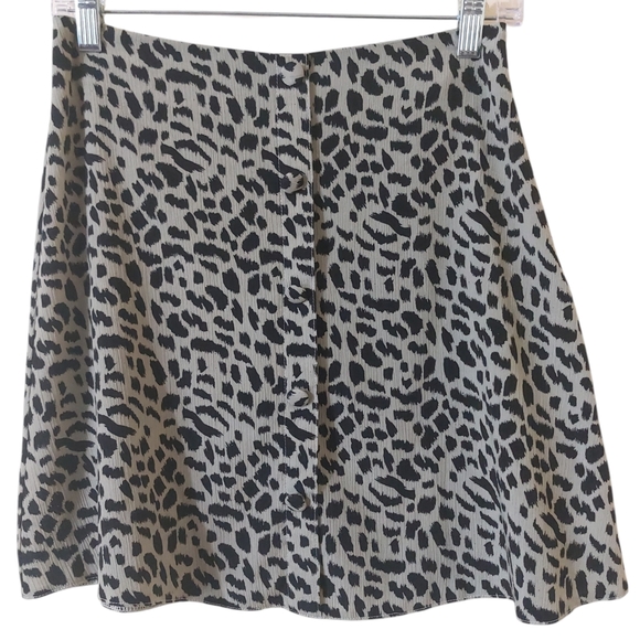 Nasty Gal Olive Green Animal Leopard Print Lightweight Flowy Trendy Mini Skirt - Picture 1 of 12